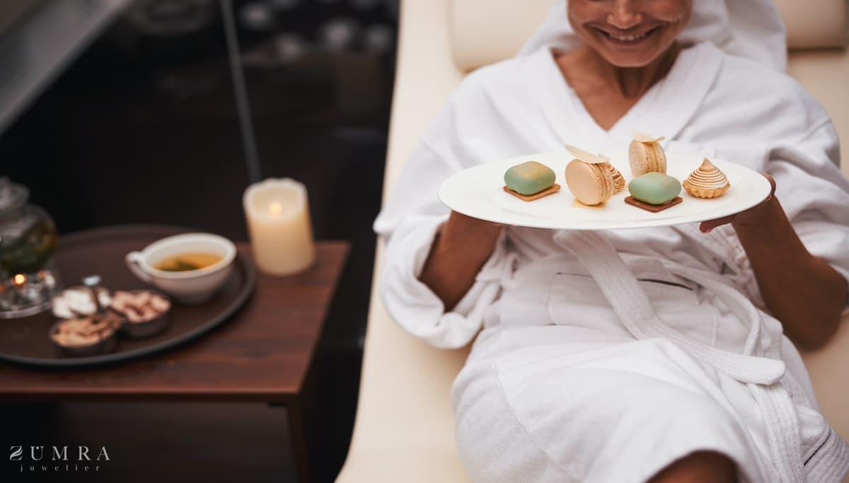 Weihnachtsgeschenke für Frauen ab 50: Gutscheine für Spa- oder Wellness-Tage